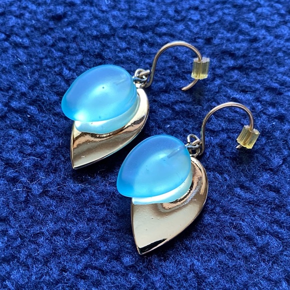 Monet Vintage Gold Leaf Dangle Earrings - Picture 1 of 4